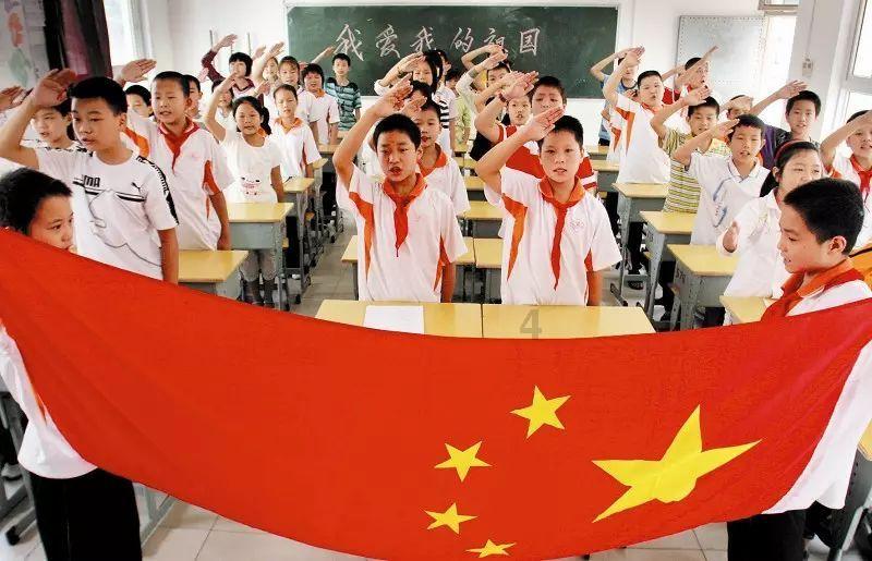 山东即墨： 挂灯笼 迎新年